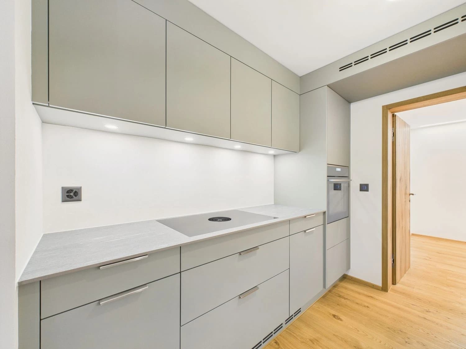 Neu renovierte 2.5-Zimmer-Wohnung mit Abstellraum und Keller, Degen