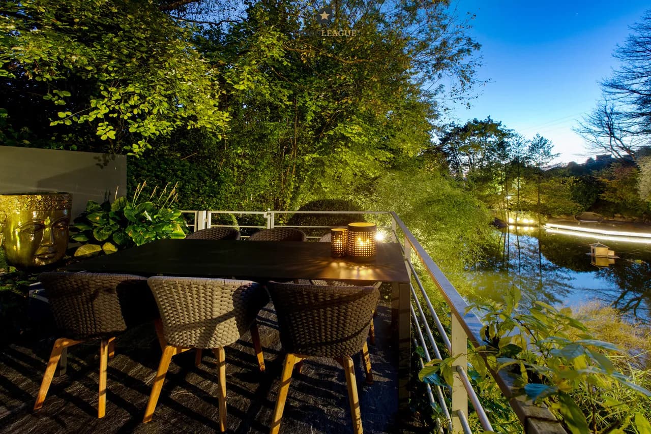 Seltene Gelegenheit: Villa mit Privatweiher an idyllischer Lage.