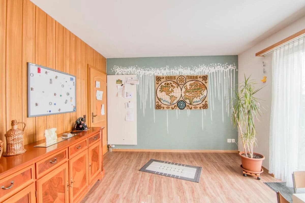 Grosszügiges 6.5-Zimmer-Einfamilienhaus mit Einliegerwohnung, Doppelgarage, 1'053 m² Gartenparadies und Weitsicht auf die Alpen