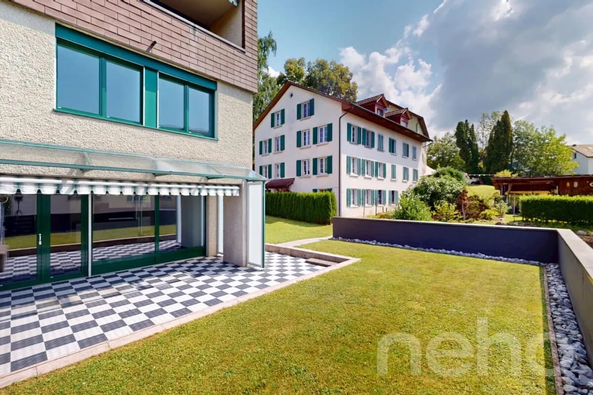 Moderne und renovierte Maisonette-Wohnung mit Gartensitzplatz