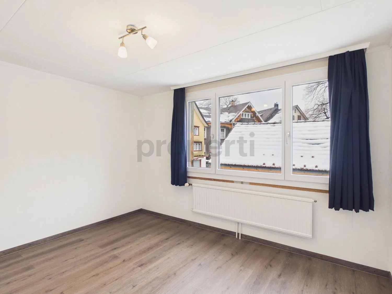 Grosszuegiges 7.5-Zimmer-Einfamilienhaus mit Balkon, Grub