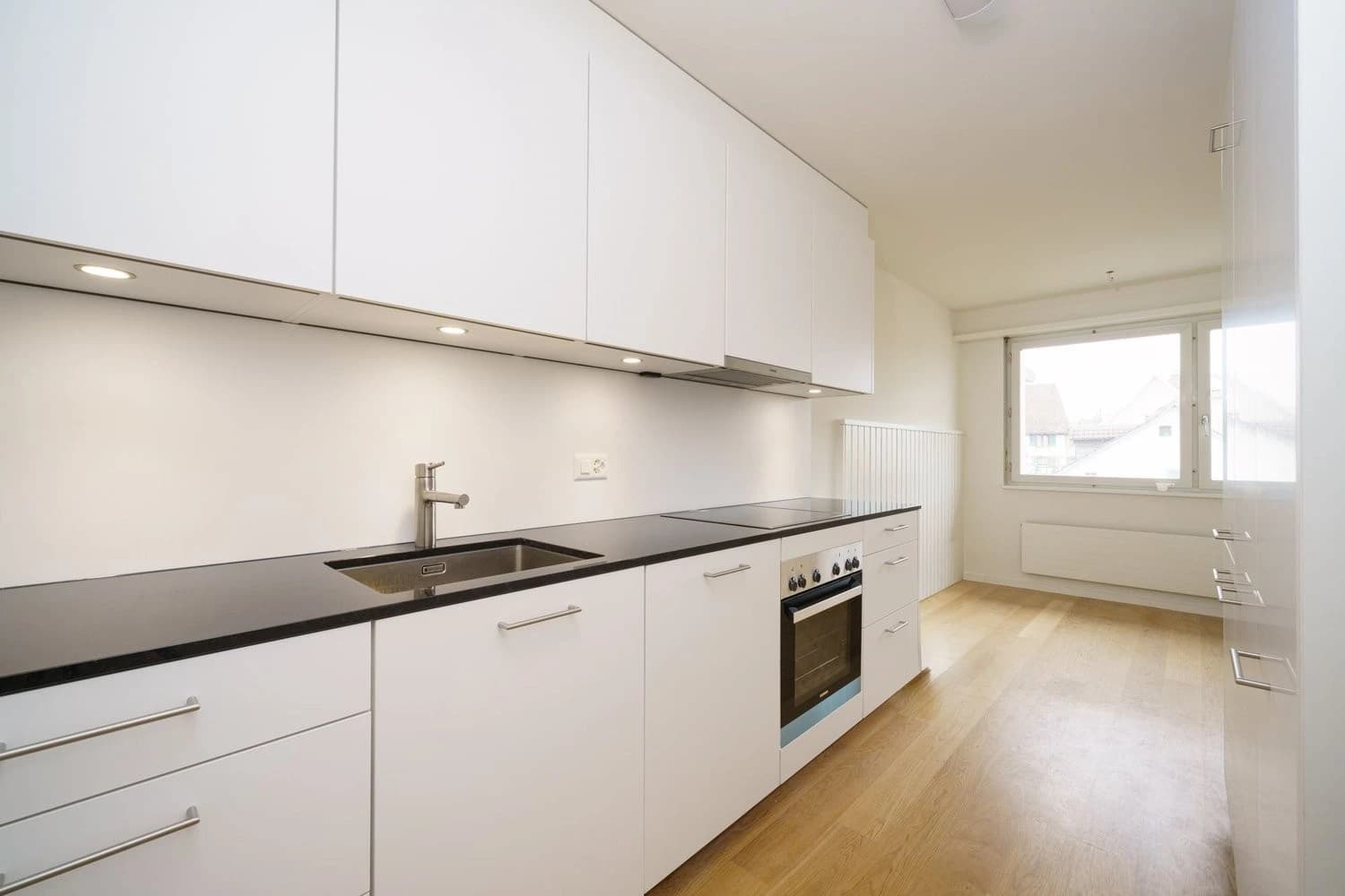 Grosszügige sanierte 5.5-Zimmer-Wohnung mit Kamin und Balkon