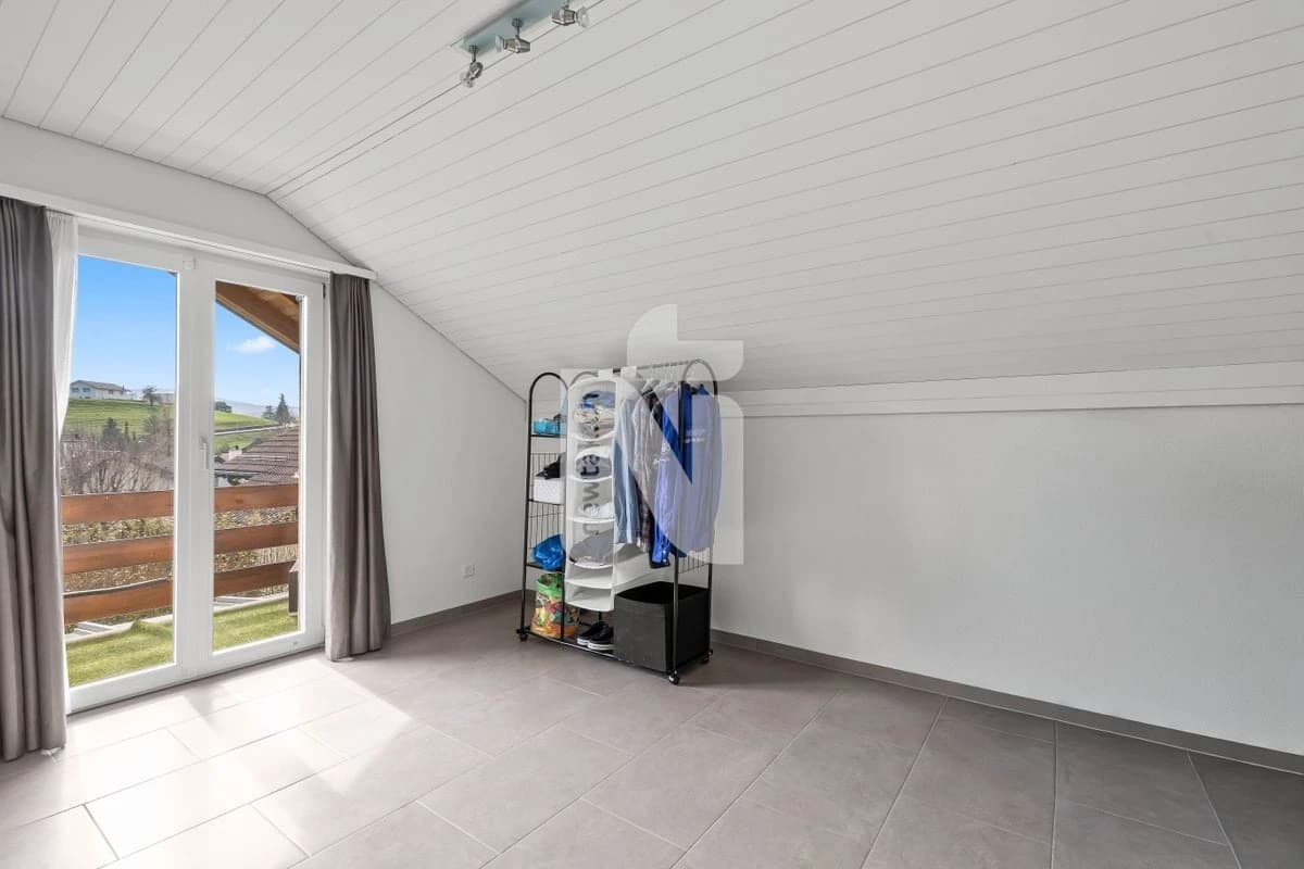 Ruhig, modern, familienfreundlich mit unverbaubarer Weitsicht ins Grüne, Garten und Tiefgaragenplätze