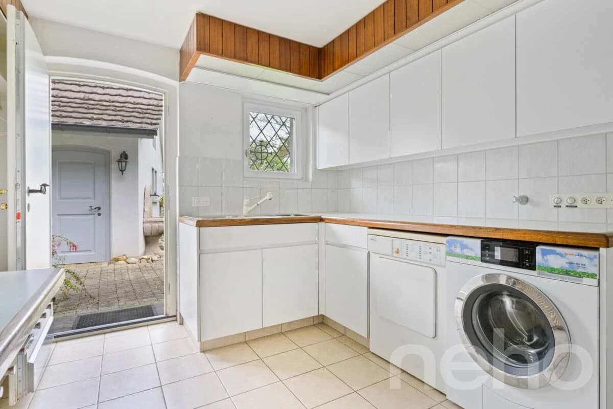 Landhausvilla mit viel Raum: wohnen, arbeiten und geniessen nahe Basel