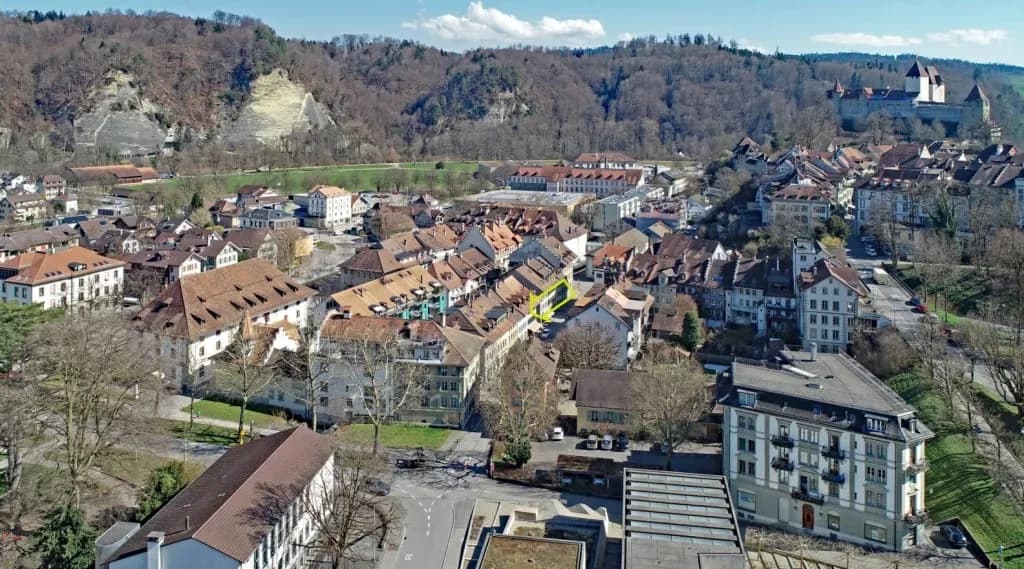 Gschichtsträchtigi Muure mit modernem Inneläbe ir Burgdorfer Autstadt