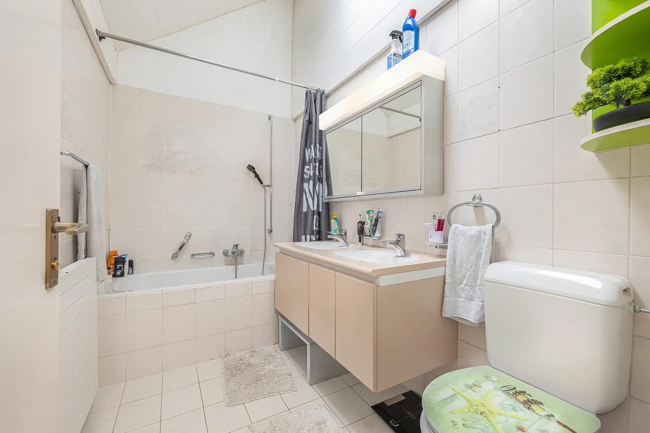 Grosszügiges Einfamilienhaus mit Gartenidylle und Potenzial