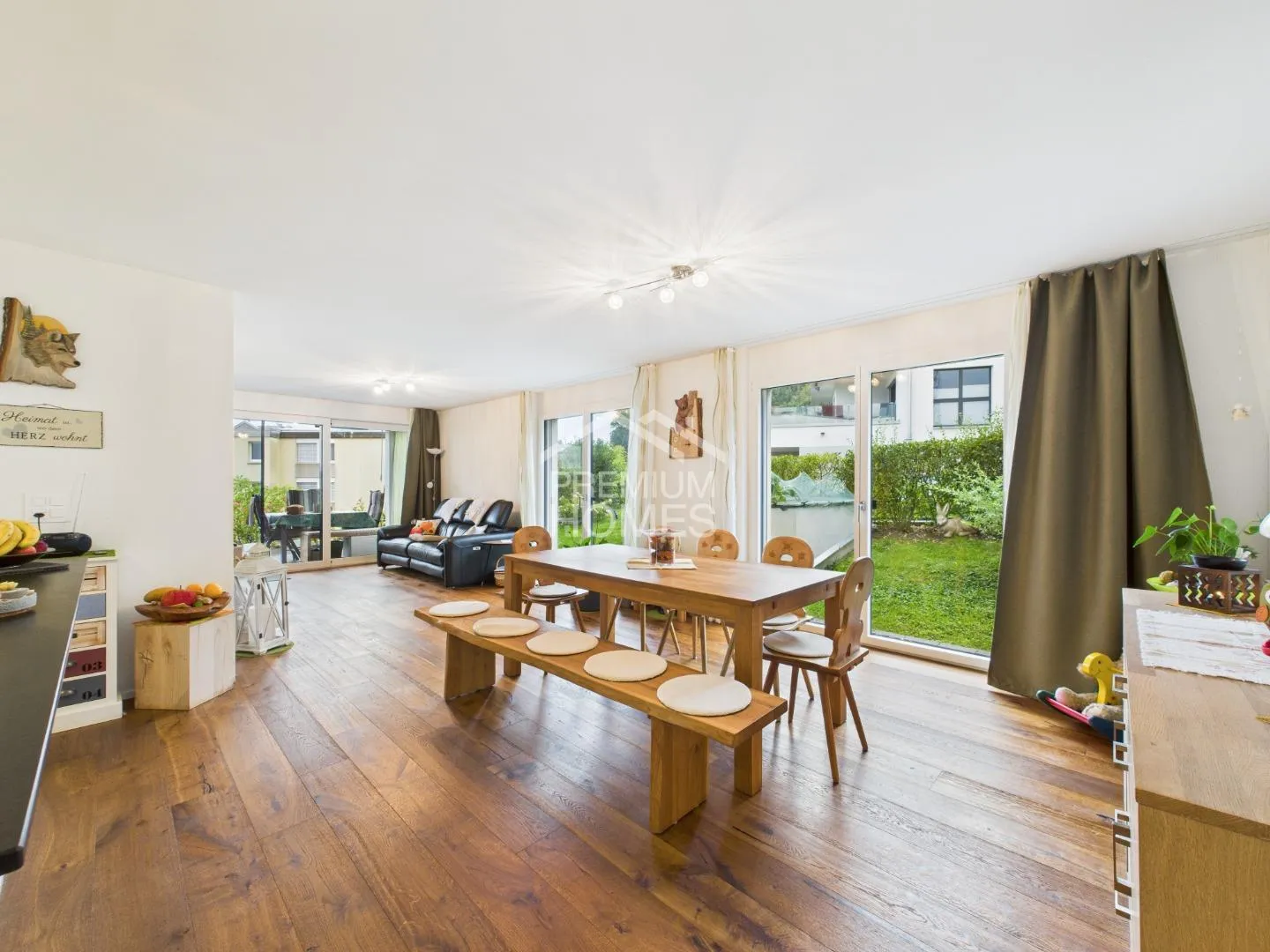 Neuwertige Liegenschaft mit hochwertigem Ausbau