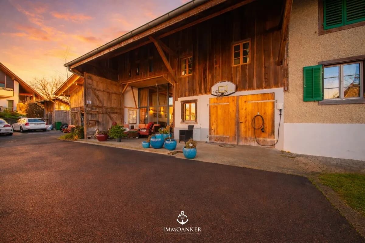 Charmantes 7-Zimmer-Reihenmittelhaus mit 220 m² Wohnfläche in Rickenbach ZH