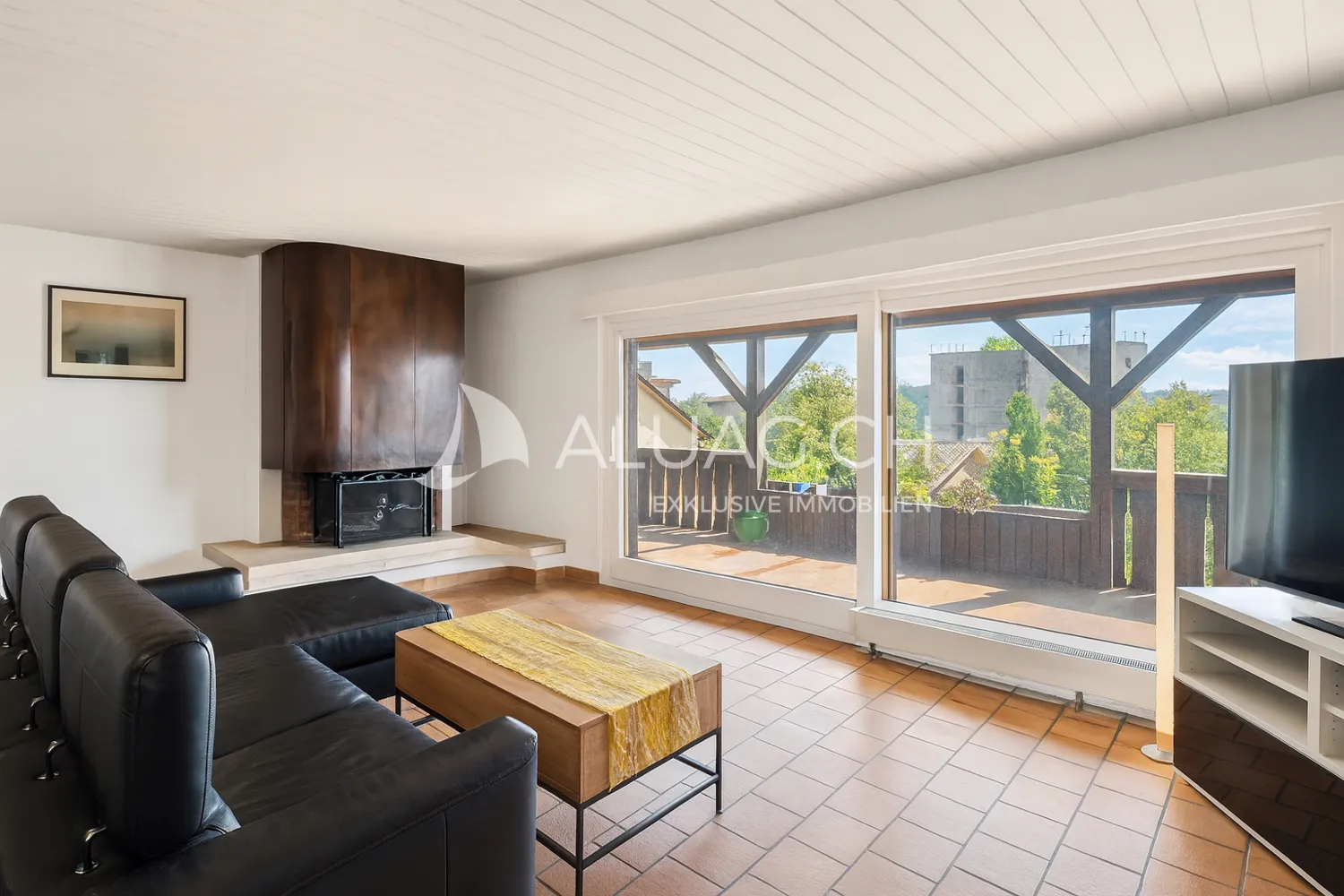 VIELSEITIGER PFERDEHOF MIT ZAHLREICHEN GESTALTUNGSMÖGLICHKEITEN