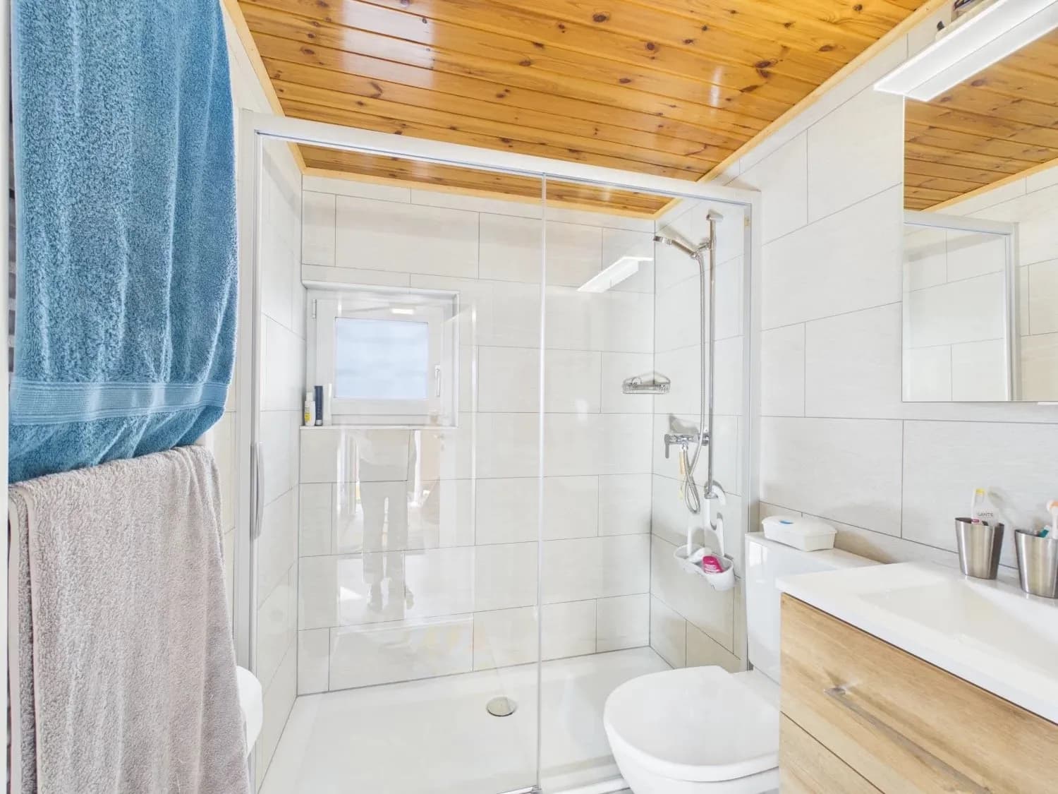 Haus mit Sitzplatz, Remise und Garage in Feschel