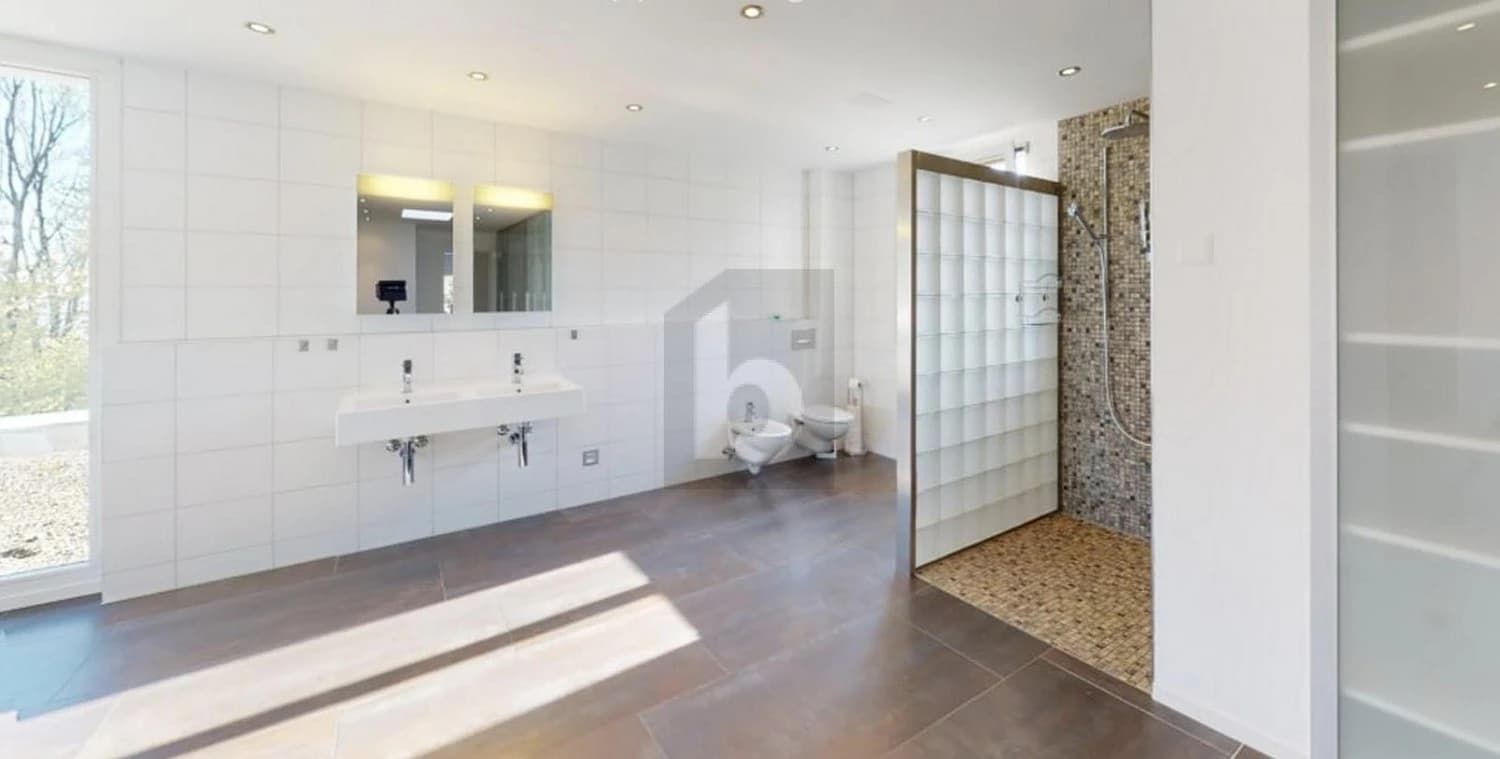 GROSSZÜGIG MIT TERRASSE UND SAUNA