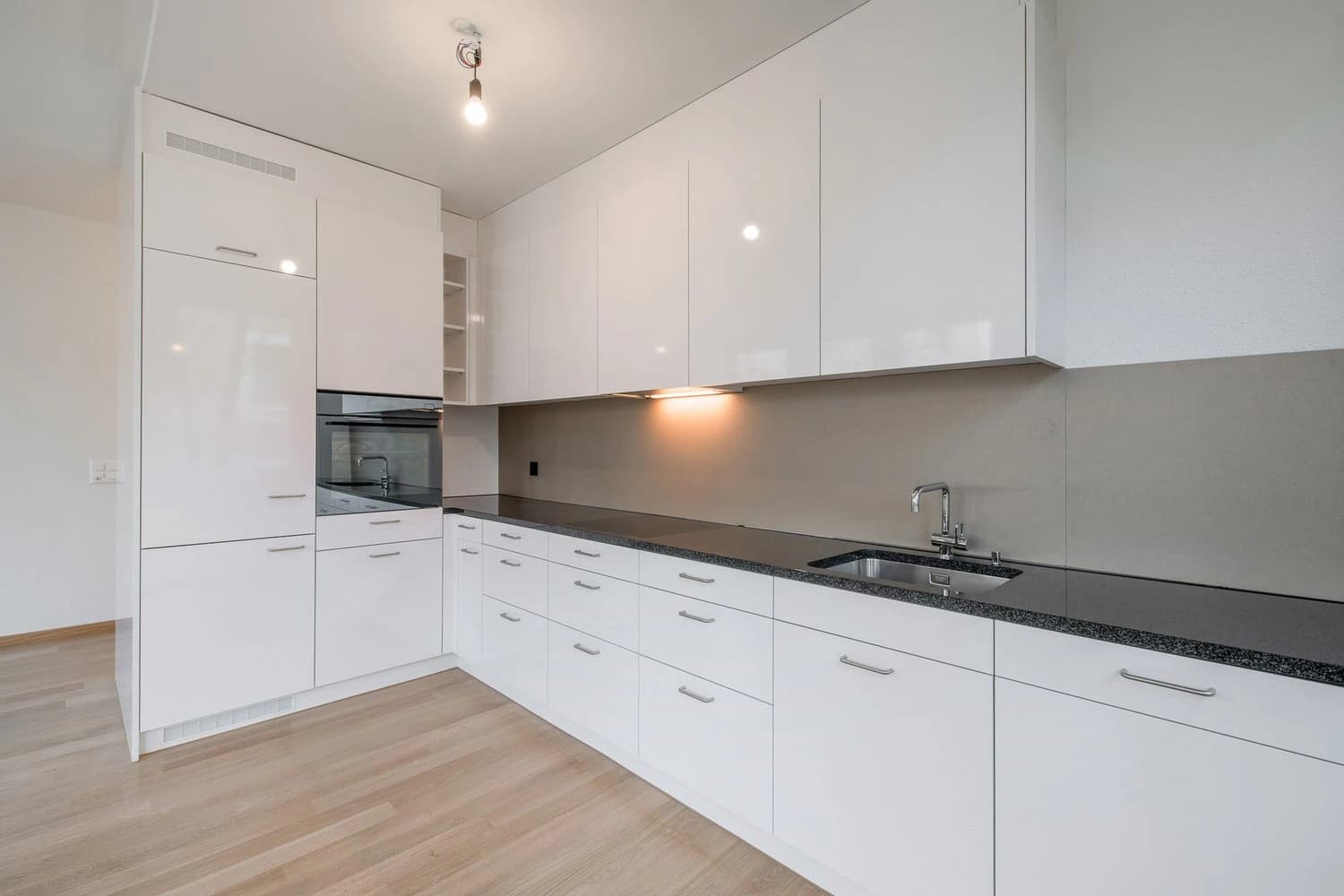 Attraktive, sanierte Wohnung im beliebten Zürcher Seefeld!