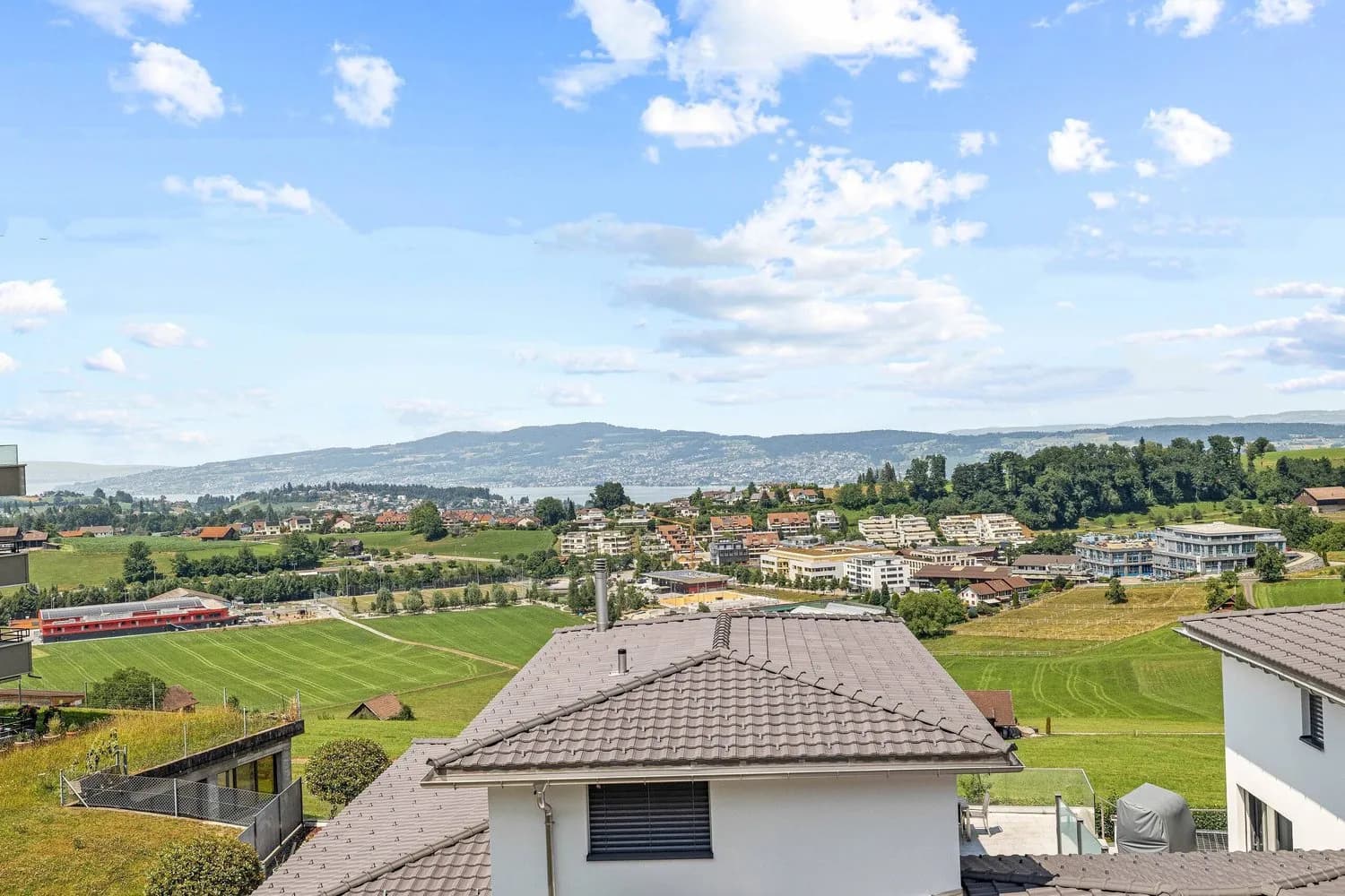 2.5 ZIMMER WOHNUNG MIT SEESICHT UND STEUERPRIVILEGIEN