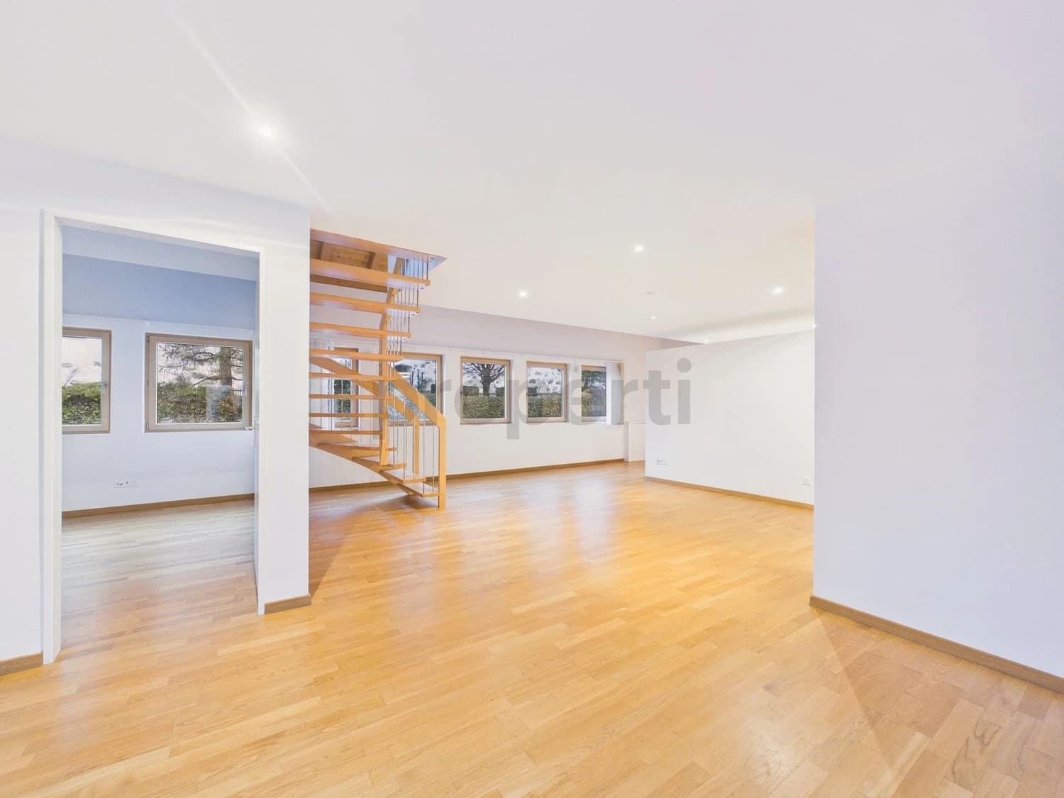 Grosszügige 4.5-Zimmer-Maisonette mit Balkon, Maienfeld