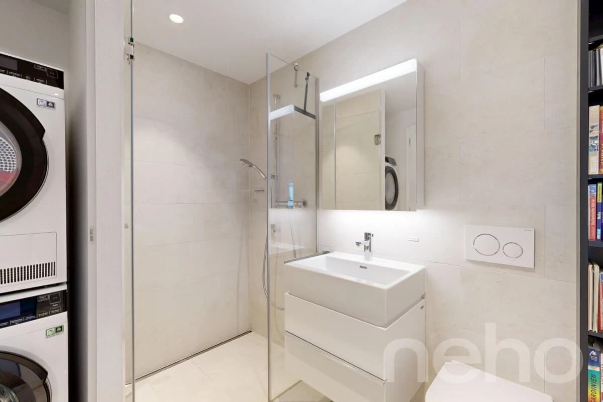 Moderne 4.5-Zimmerwohnung mit Loggia, Weitblick und Tiefgaragenplätzen