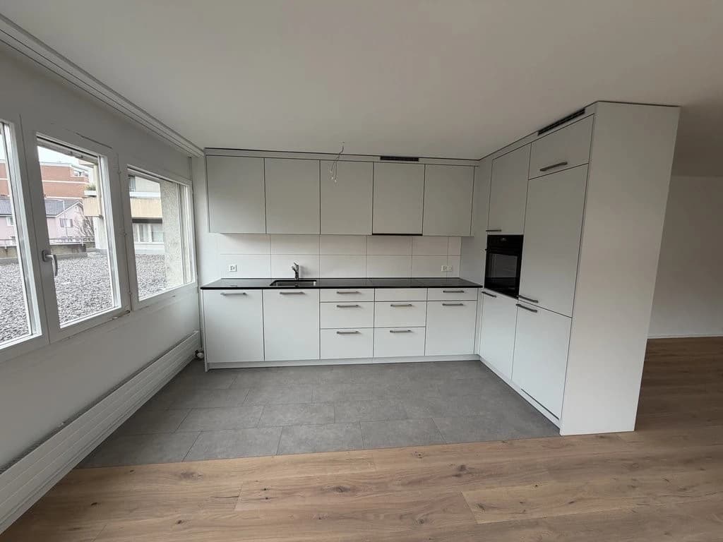 Frisch renoviert und stilvoll umgestaltet - wohnen wie im Neubau!