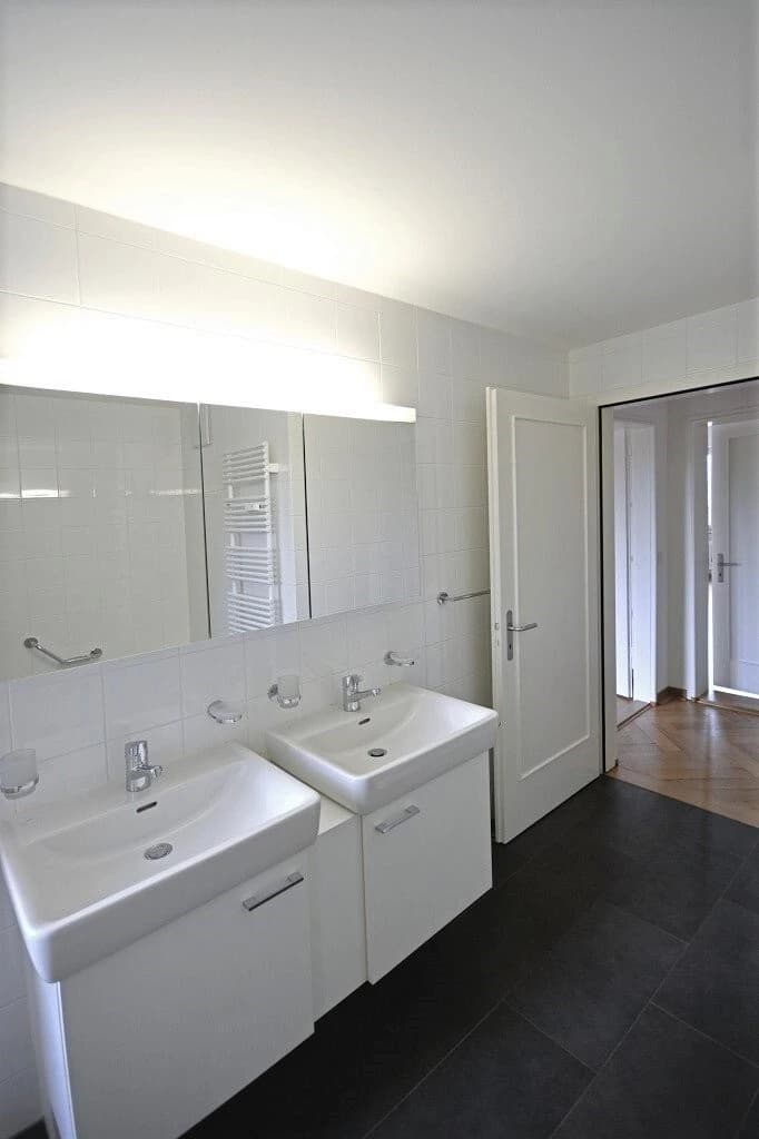 Träumen Sie von einer Altbauwohnung direkt am Rhein?