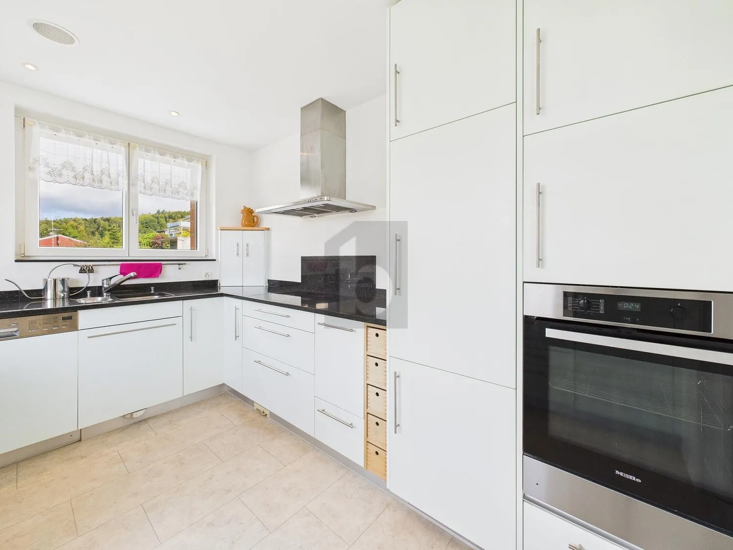 GROSSZÜGIG, (TEIL-)MÖBLIERT & AN BESTER LAGE