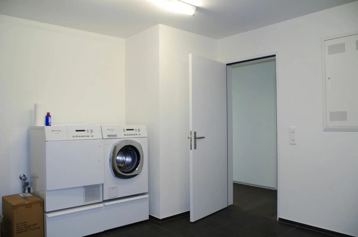 Ländliche Idylle trifft Wohnkomfort: 5.5-Zimmer-Gartenwohnung für ruhige Mieter