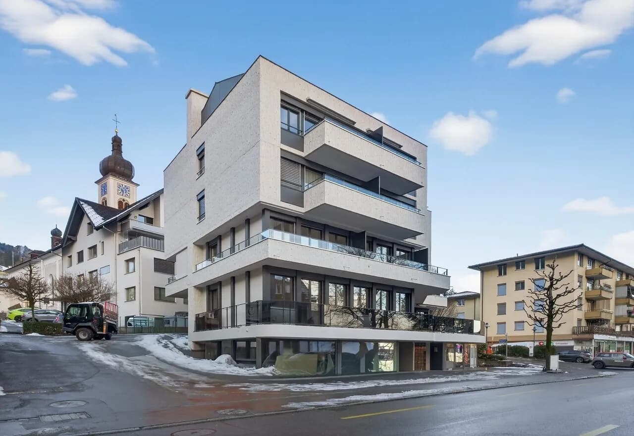 Erstvermietung: 2.5-Zimmer-Wohnung mit 2 Balkonen & Seeblick