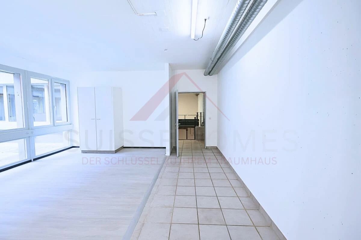 Atriumgebäude mit 220 m² Wohn- und 270 m² Gewerbefläche in Thörishaus (Neuenegg BE) - vielseitig nutzbar