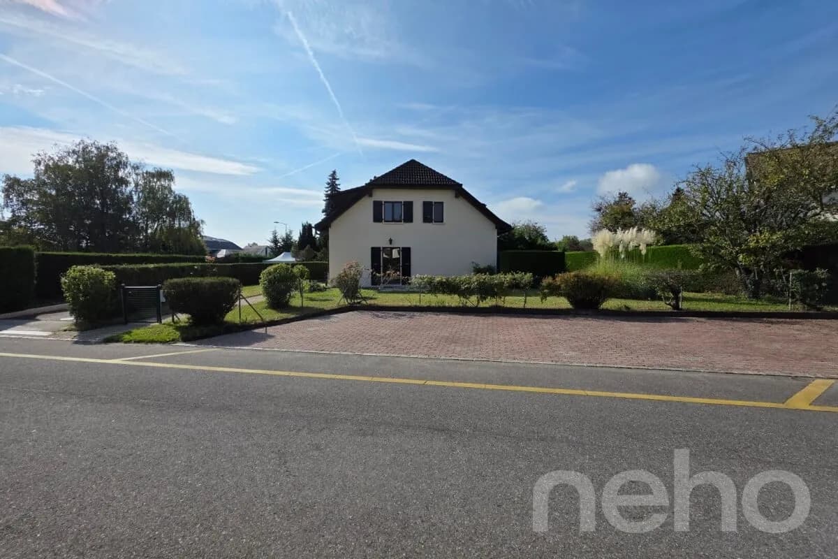 Belle maison jumelée avec grand jardin