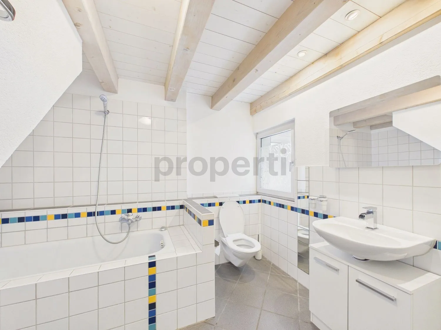 Charmantes 6.5-Zimmer-Reihenhaus mit praktischem Keller, Dussnang