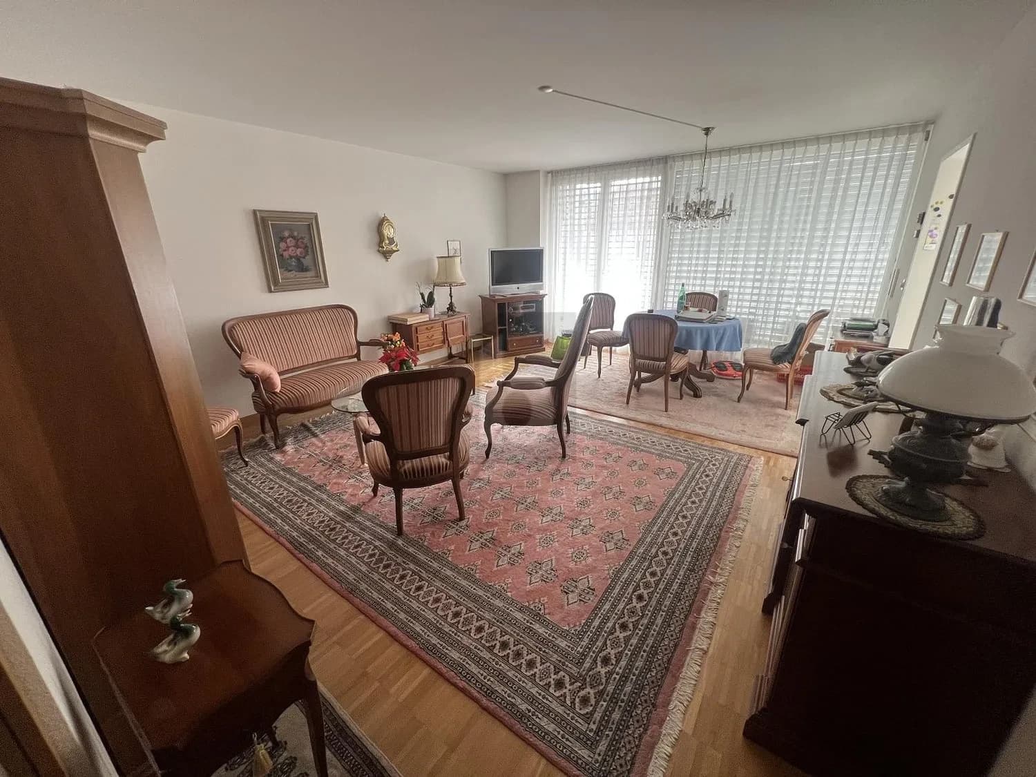 ZENTRAL, RUHIG, LICHTDURCHFLUTET UND GEPFLEGT