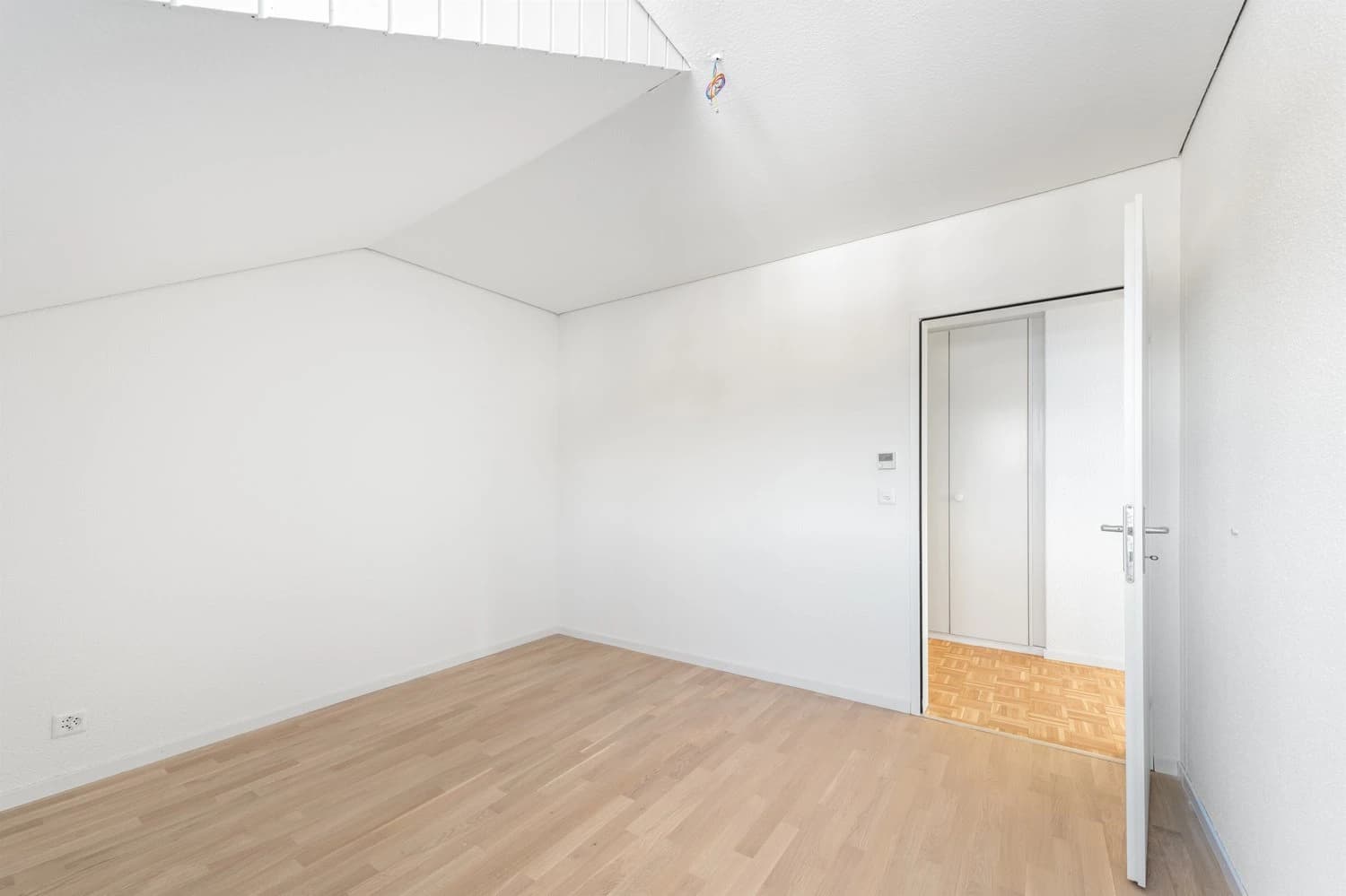 Platz für die ganze Familie – frisch sanierte 5.5 Zimmer-Dachwohnung