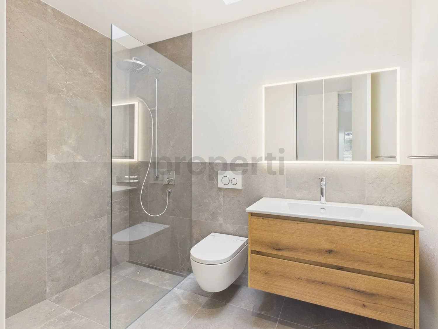 Moderne 4.5-Zimmer-Attikawohnung mit Terrasse, Brunnen