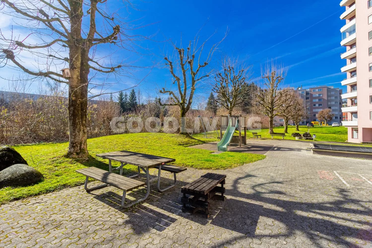 Zwei Ebenen. Eine Perspektive.