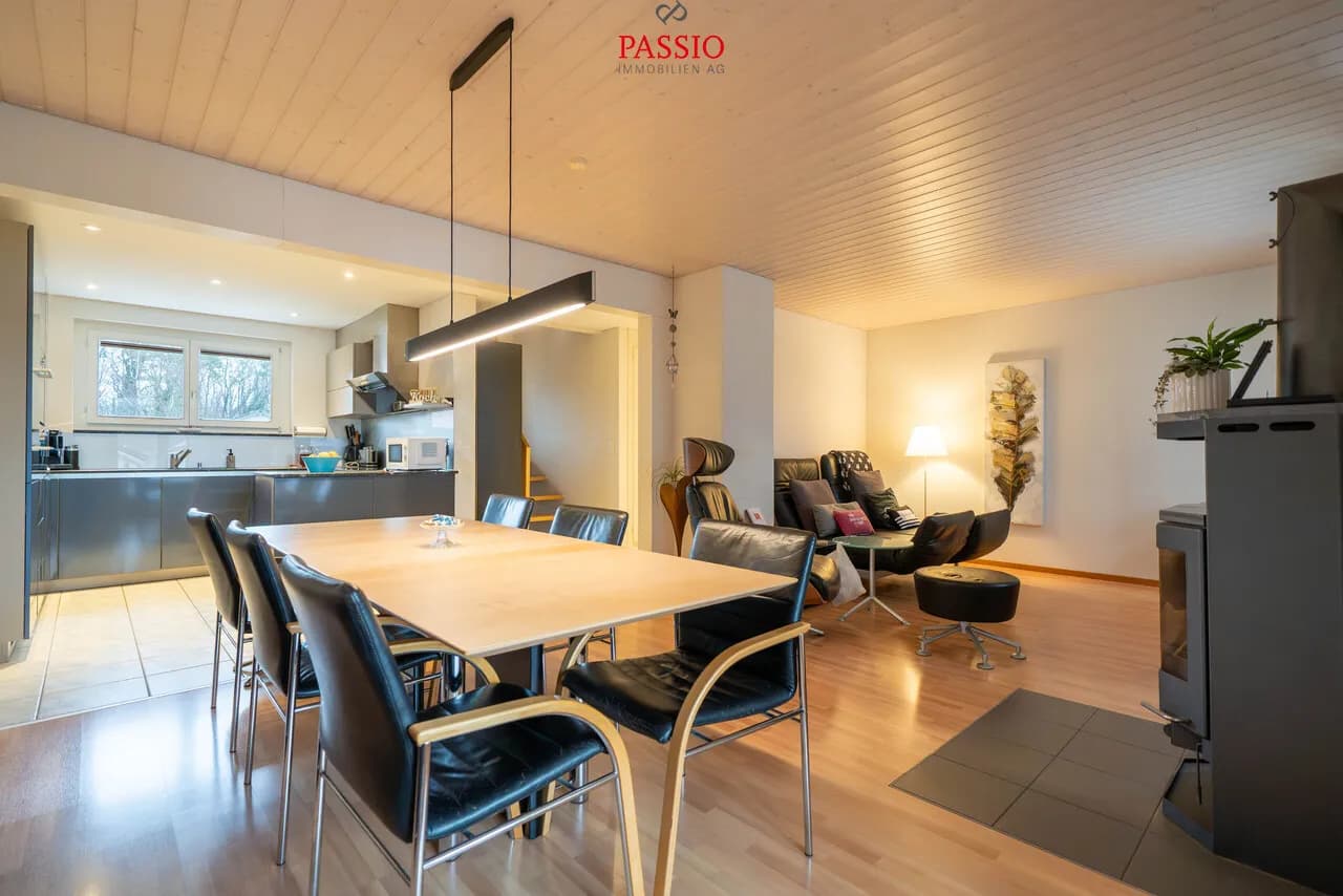 Top gepflegtes 9.5-Zimmer Zweifamilienhaus mit Gartenparadies