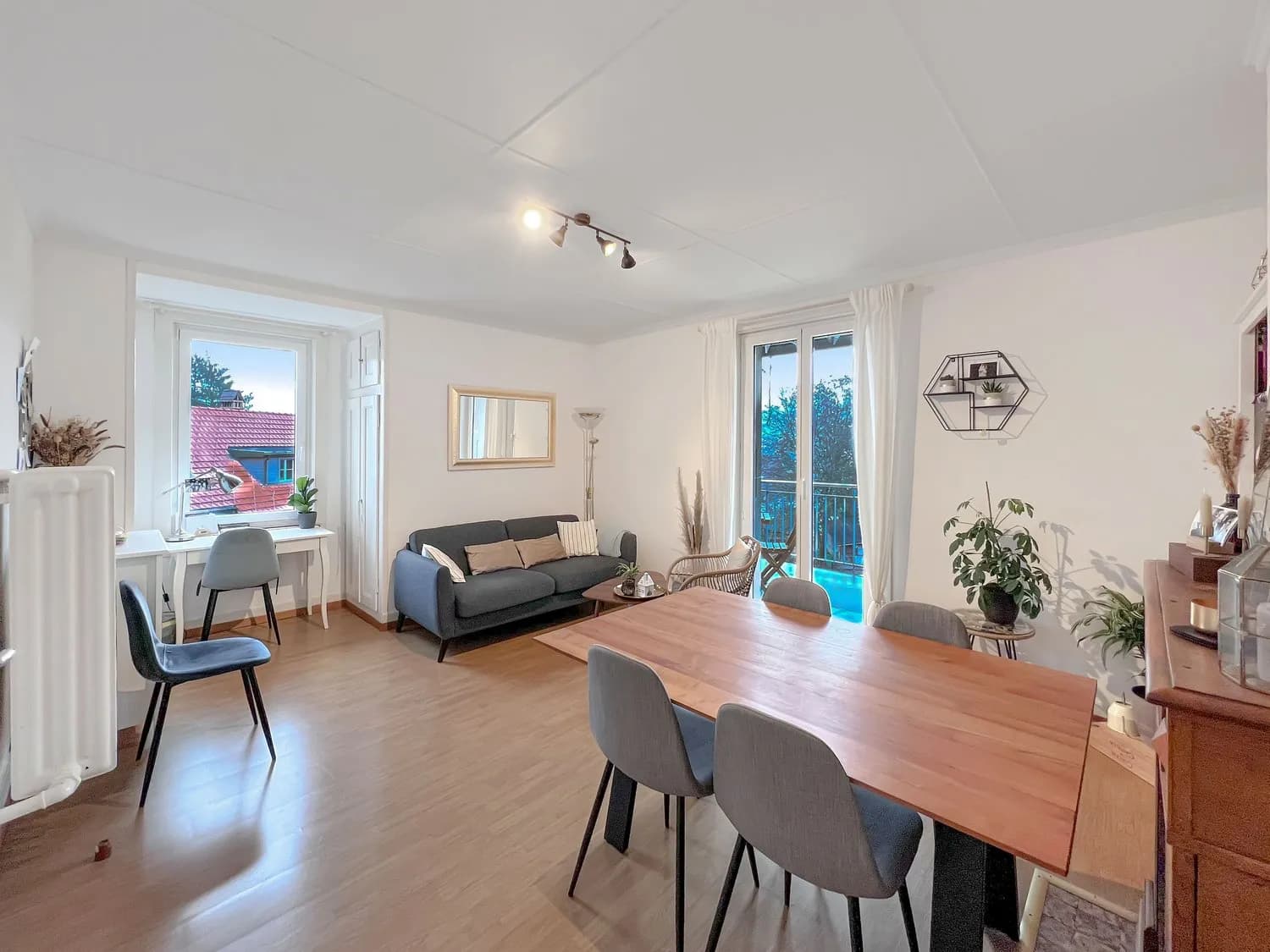 Modern 2.5-Zimmer-Apartment mit Balkon, Köniz