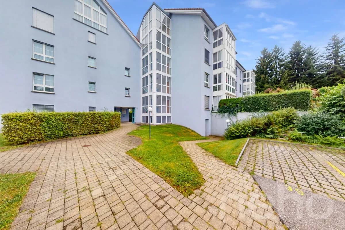 Charmante 3.5-Zimmer-Wohnung mit Wintergarten & Cheminée in Wittenbach