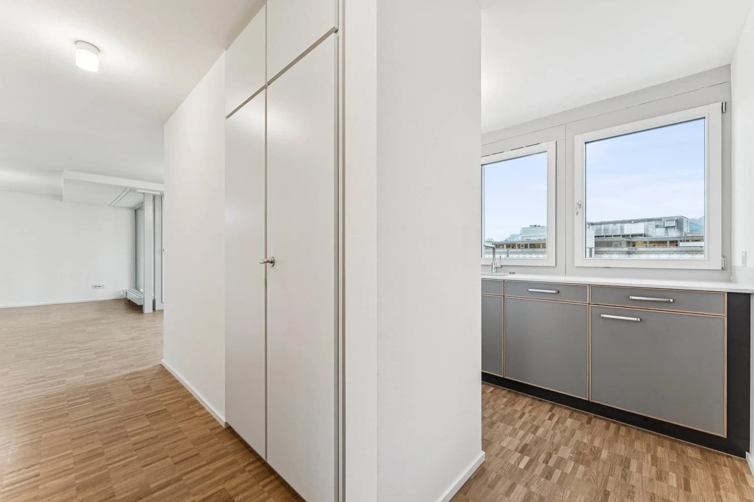 Erstvermietung - Wohnen & Arbeiten mit Reussblick!