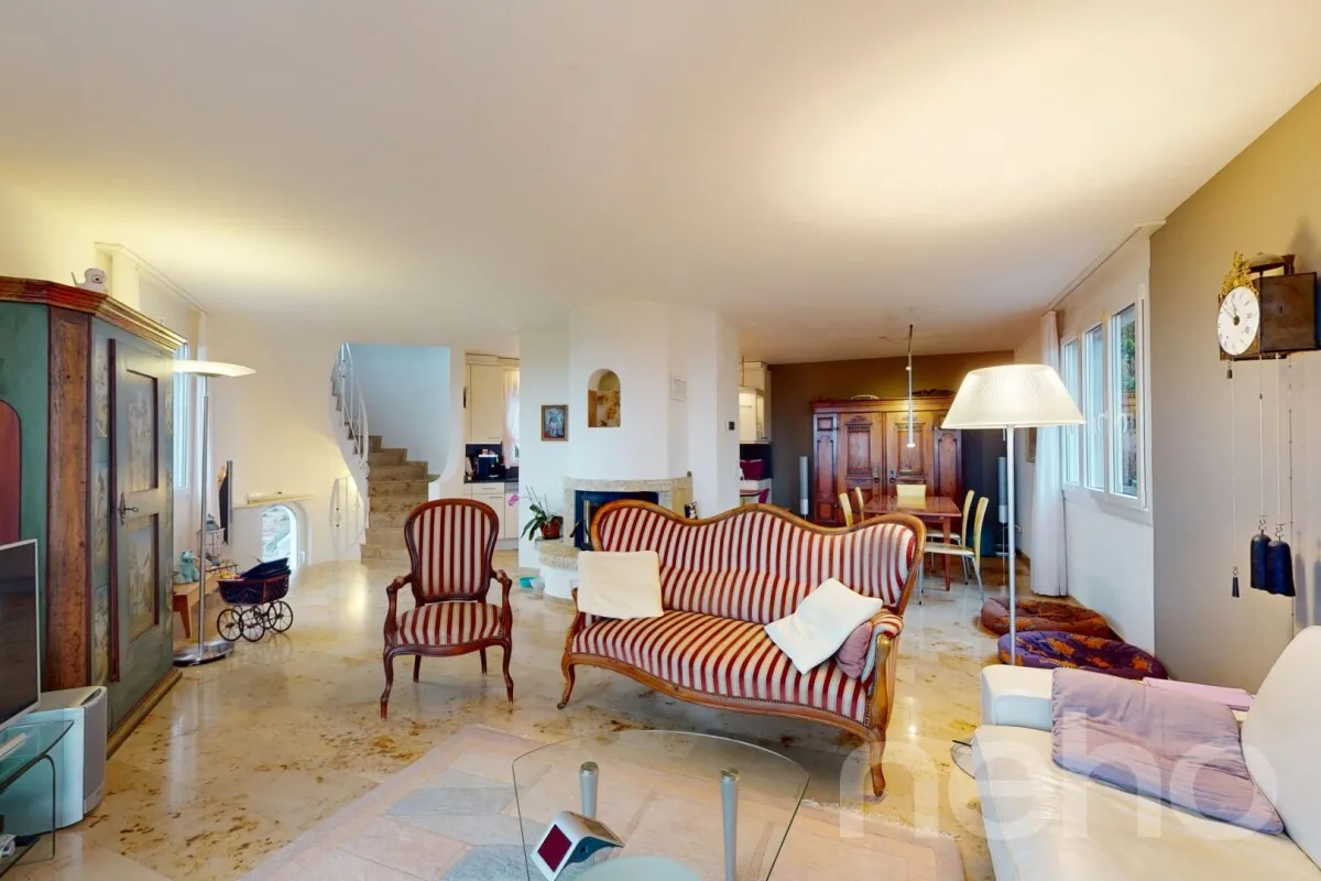 Lichtdurchflutetes Einfamilienhaus mit unverbaubarer Aussicht