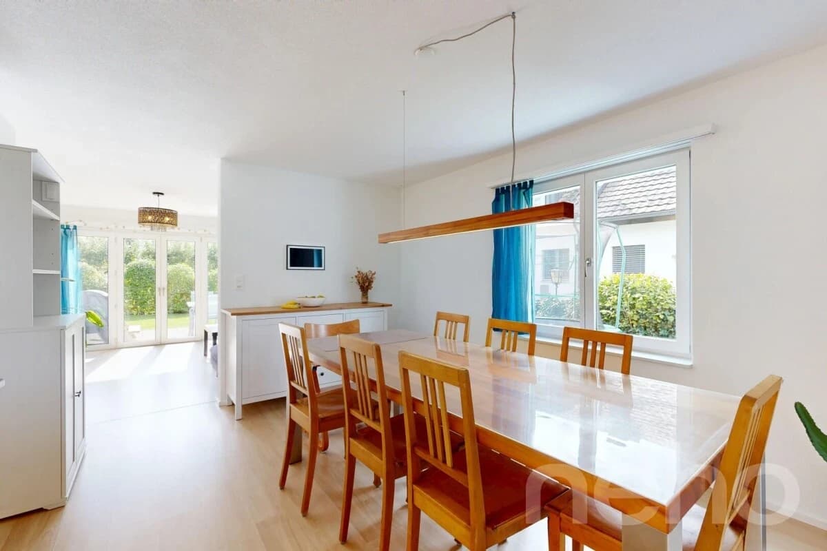 Moderne 4.5 Zimmer Doppelhaushälfte mit Garten und Teils Weitblick