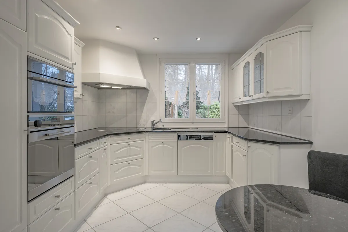 4.5-Zimmer Einfamilienhaus mit zwei Einzelgaragen