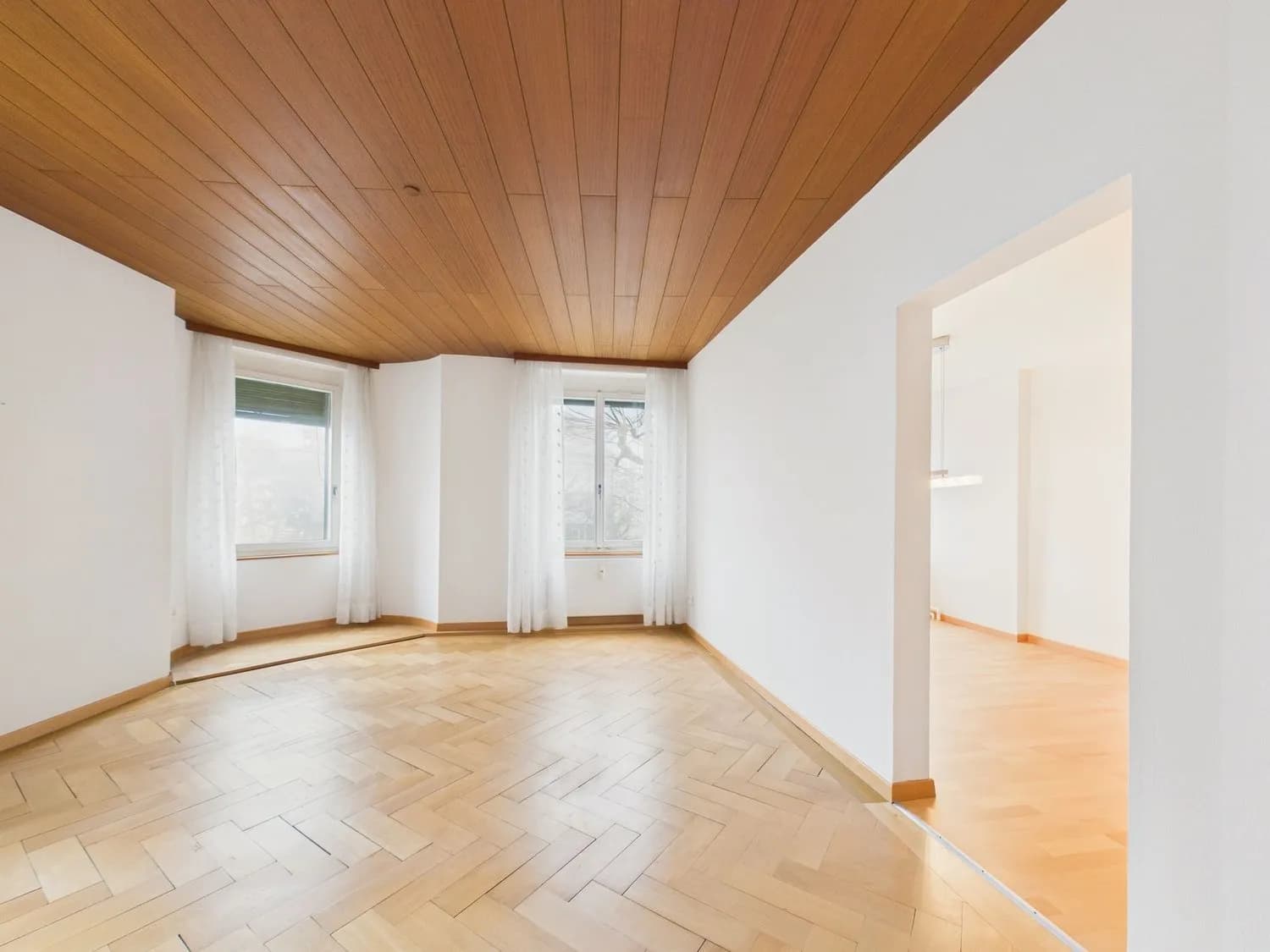 Zentral gelegene 4.5-Zimmer-Etagenwohnung mit 200 m2 grosser Terasse + 18 m2 Wintergarten in St. Gallen
