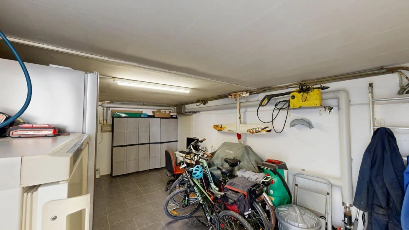 Charmanter Hausteil mit separatem Atelier und grossem Garten