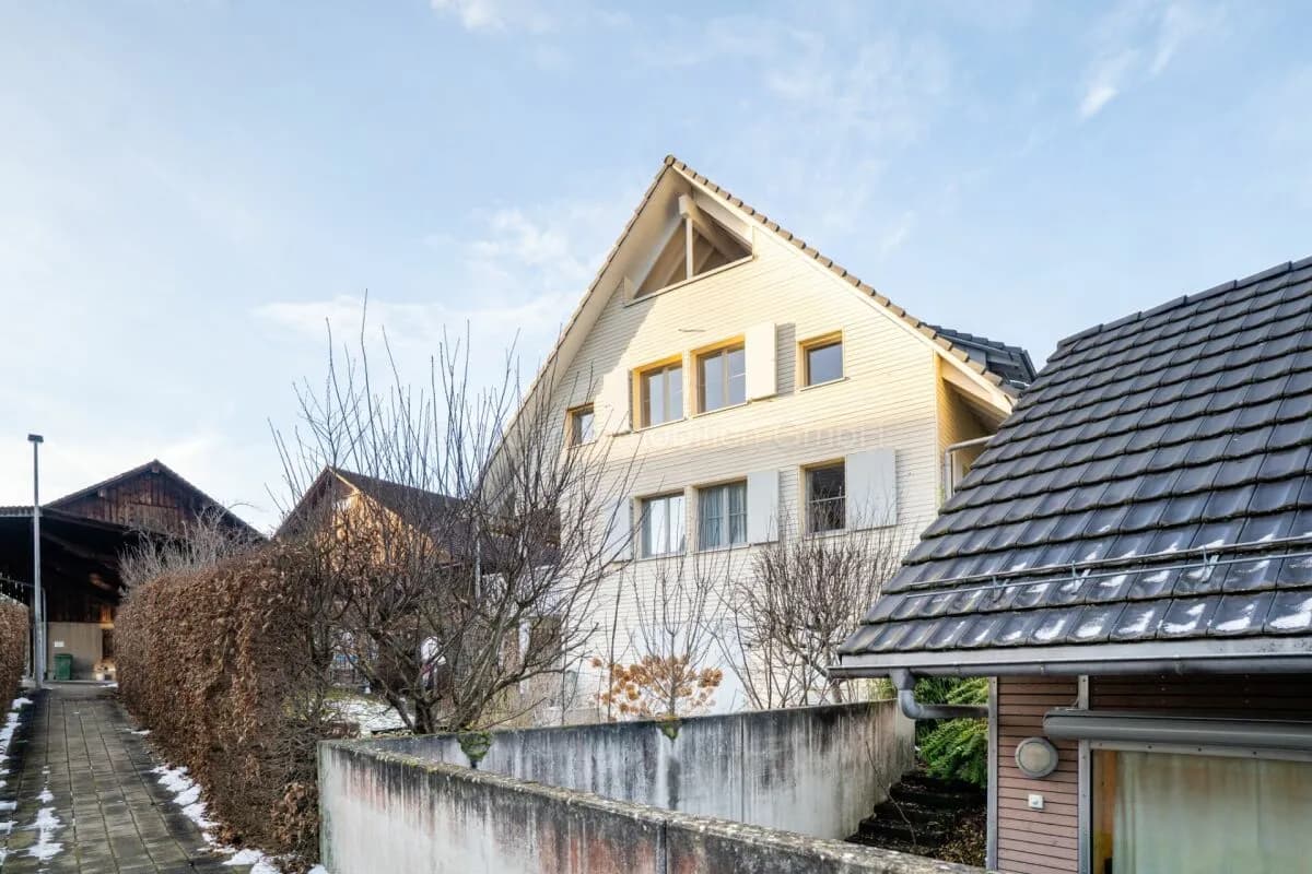 Unter dem Dach - Charmante 3.5-Zimmer-Dachwohnung mit Galerie