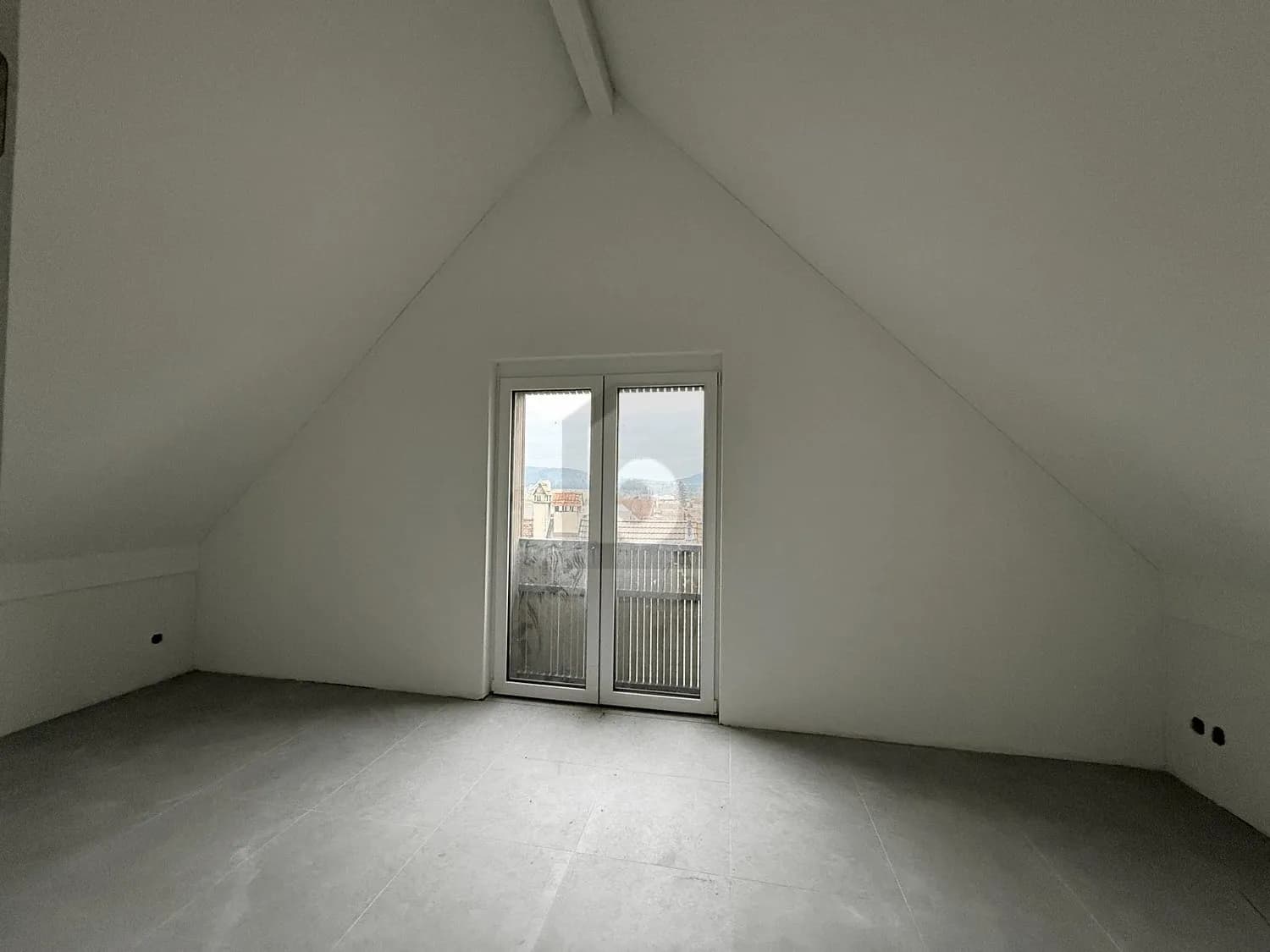 EXKLUSIV MIT GROSSER DACHTERRASSE