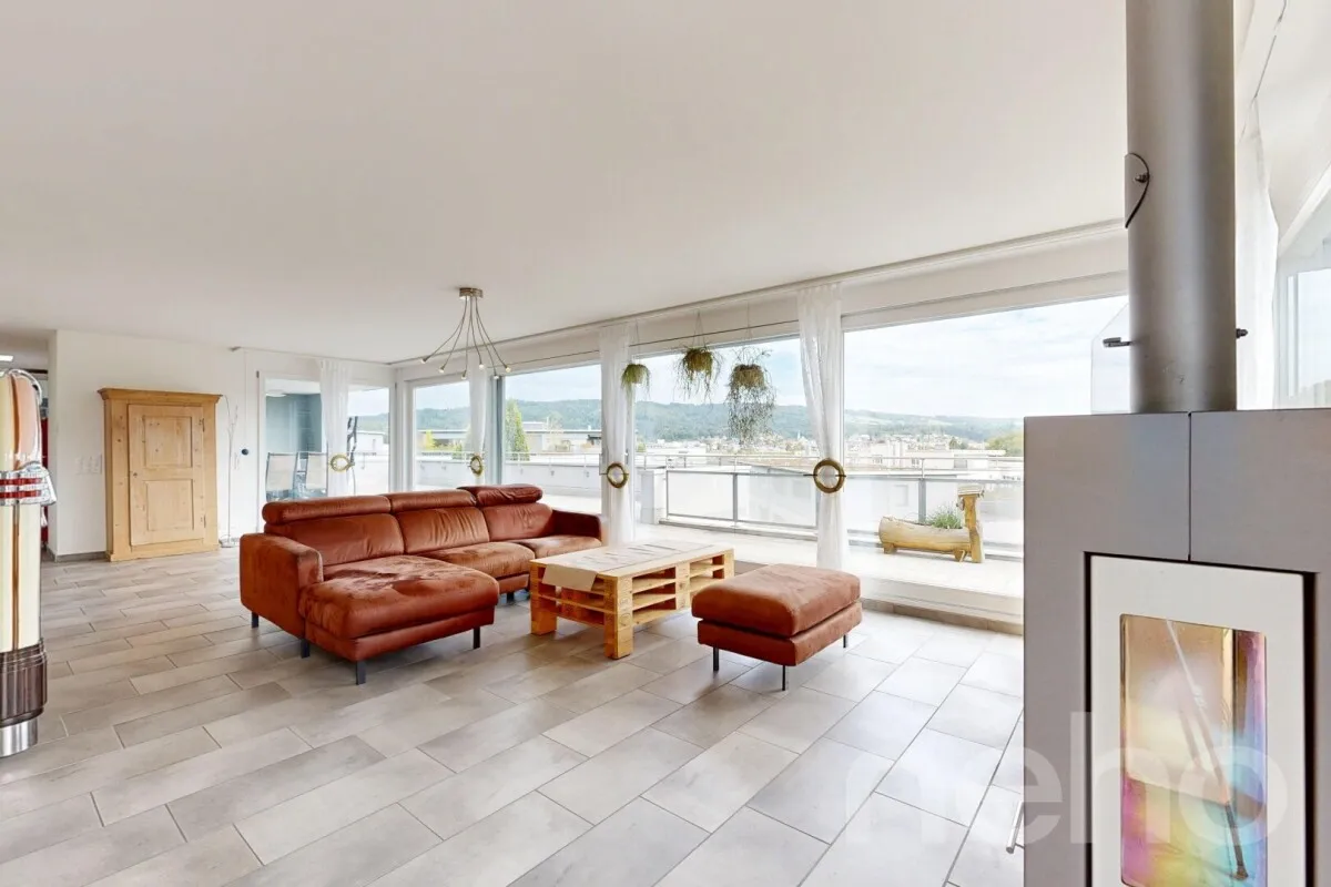 Grosszügige 5.5-Zimmer-Attikawohnung mit Liftzugang und Weitblick