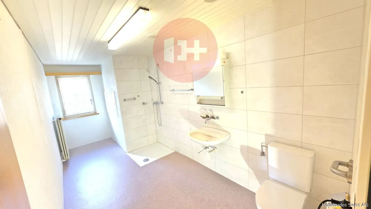 GROSSZÜGIGES EINFAMILIENHAUS MIT UMSCHWUNG!!