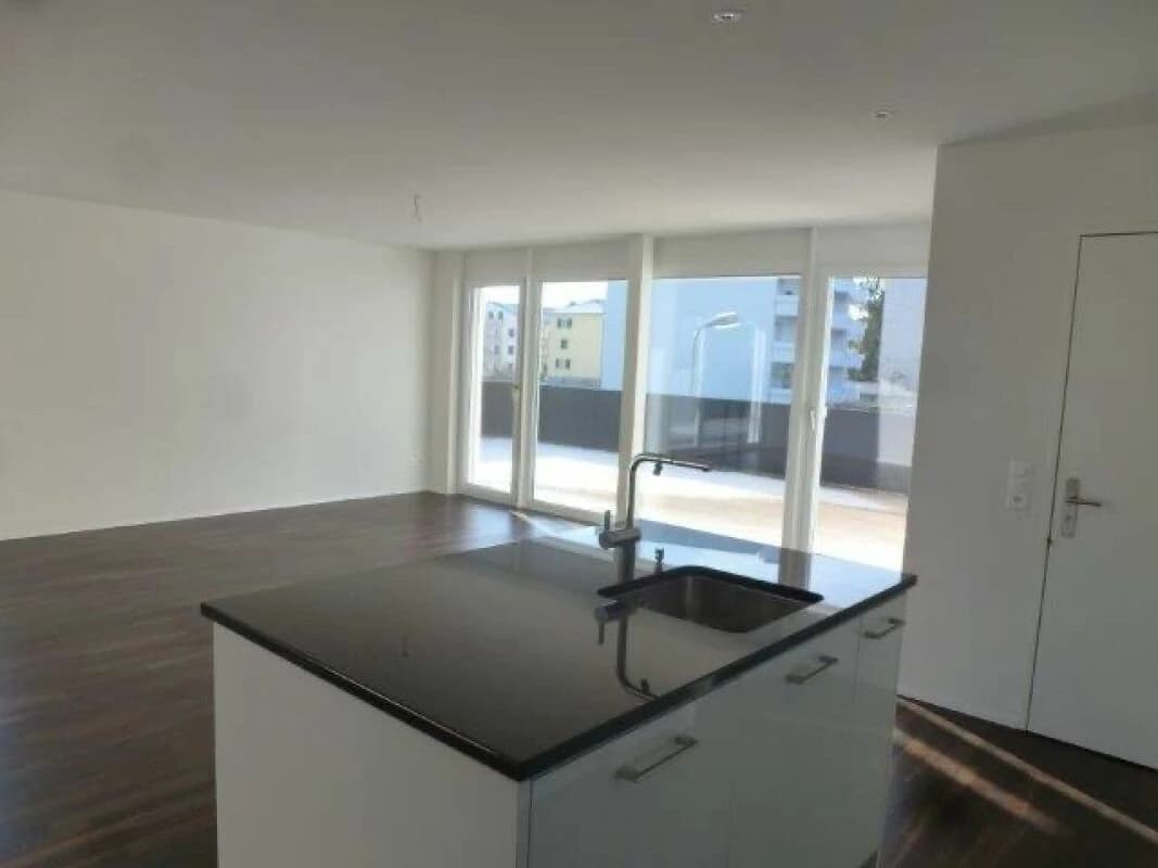 Über den Dächern von Arbon: Attikawohnung mit sonniger Dachterrasse und Seeblick