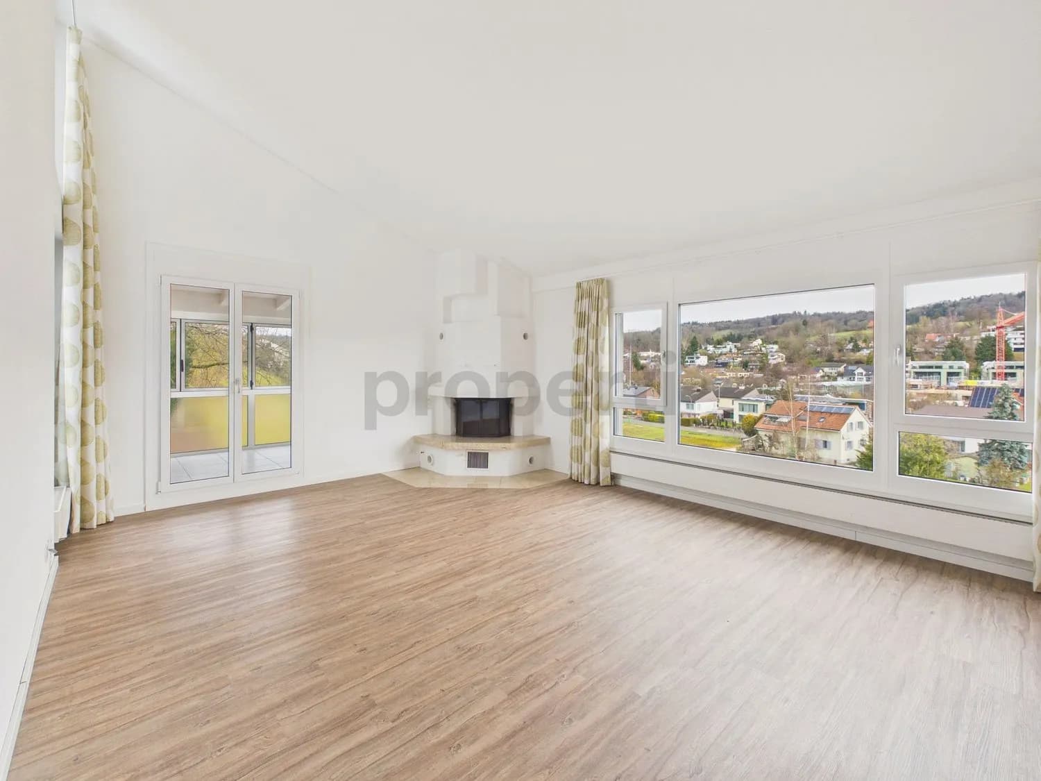 Grosszügiges 5.5-Zimmer Reihenhaus in ruhiger Hanglage