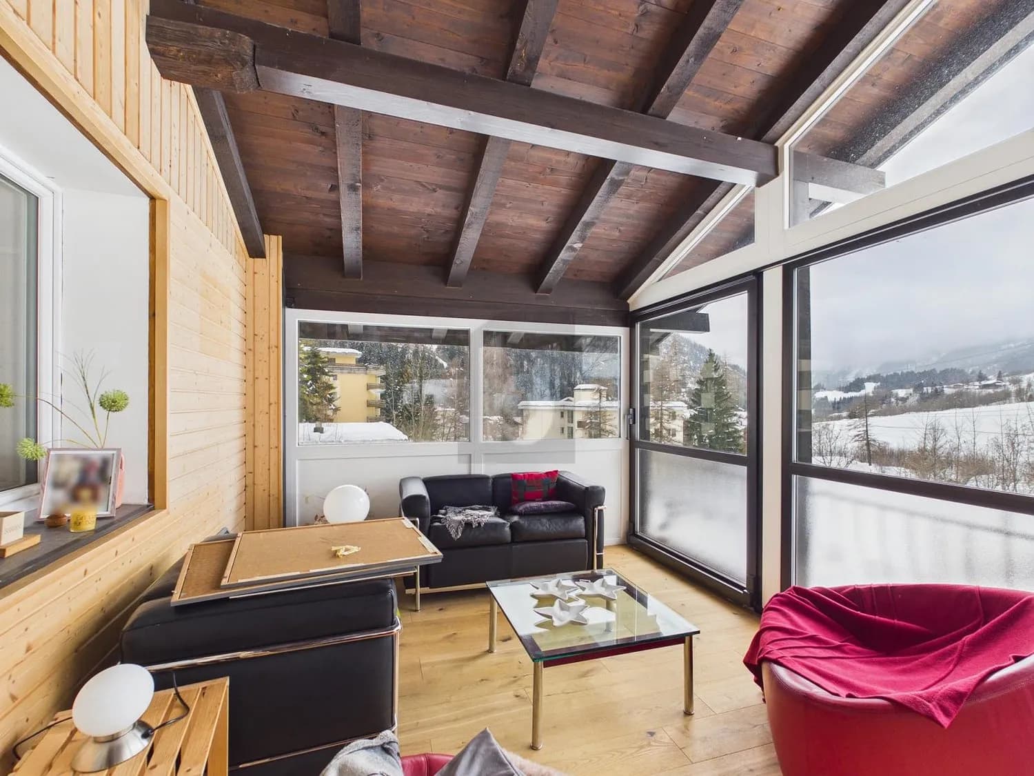 SONNIG UND RUHIG MIT BERGBLICK