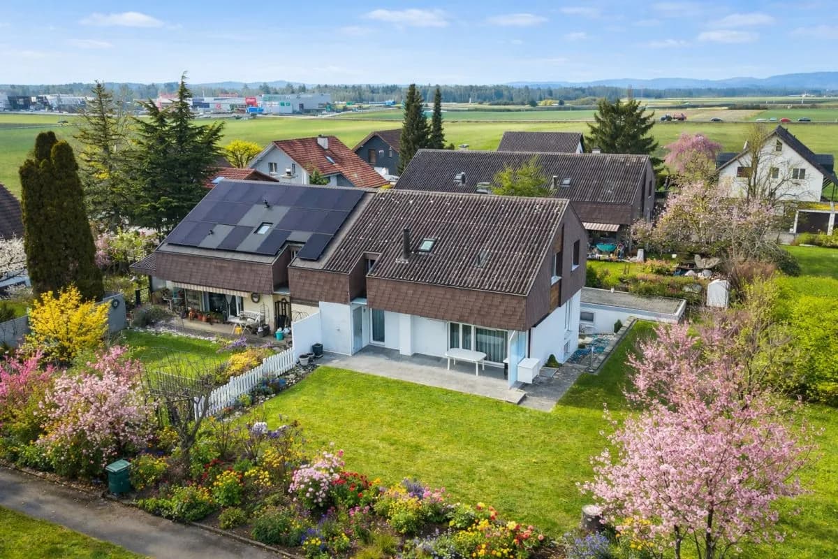 Doppelhaushälfte im beliebten Familienquartier mit Garten