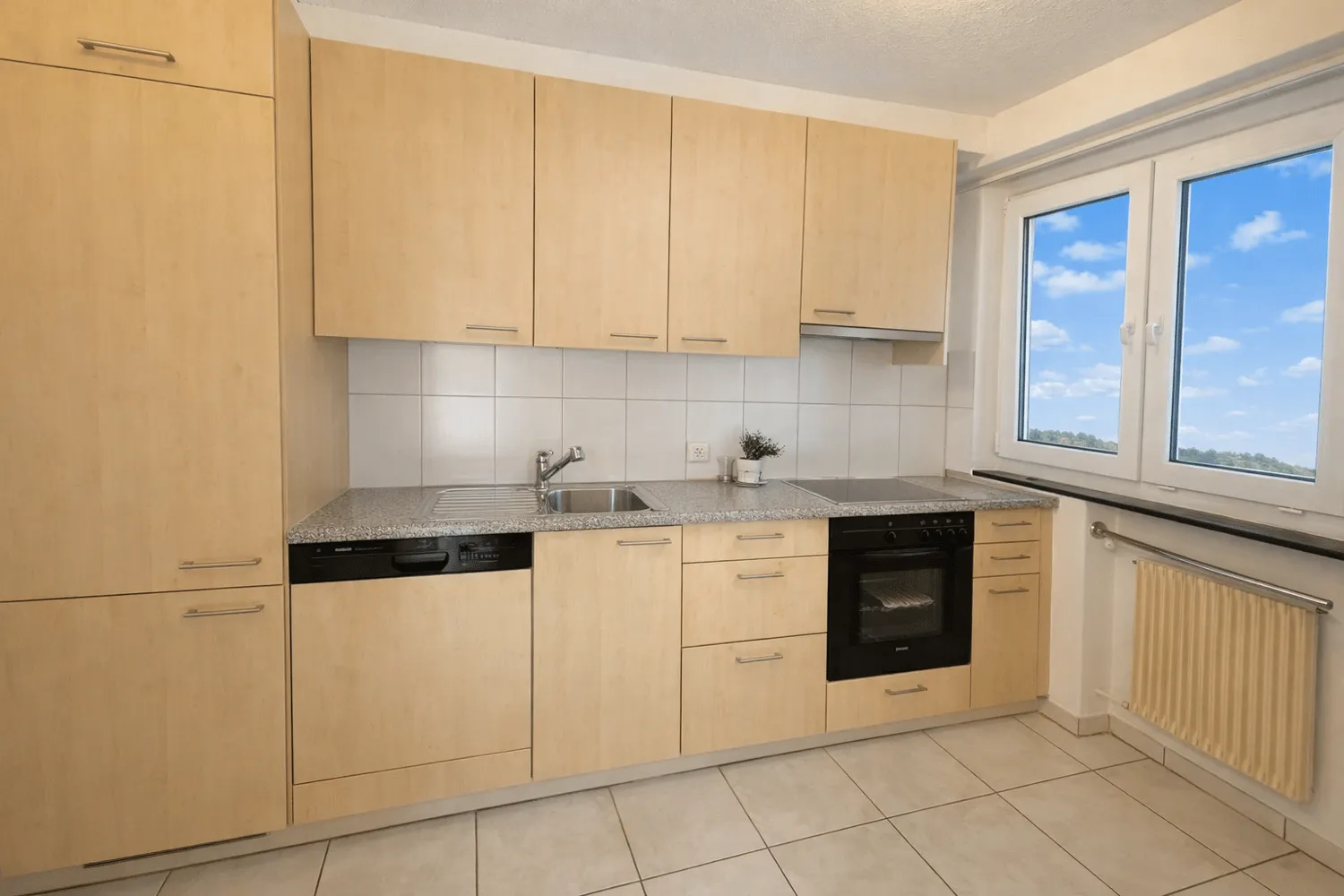 Top gepflegte Dachwohnung mit Balkon