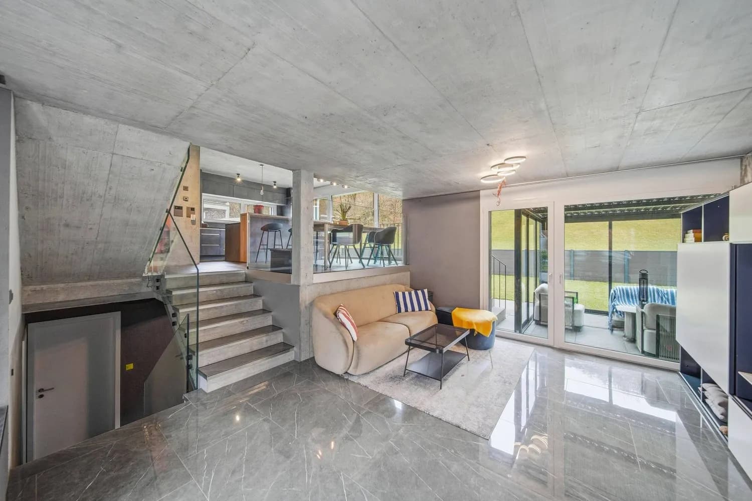 ECKIG, KANTIG & KLAR - MODERNES ARCHITEKTENHAUS